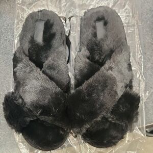 $$$ DROP!!! TODAY ONLY!!! VS PINK CRISS CROSS SLIPPERS SIZE LARGE